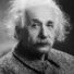 doi-net-ve-albert-einstein-768×1024